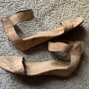 Cork aerosoles- excellent shape!